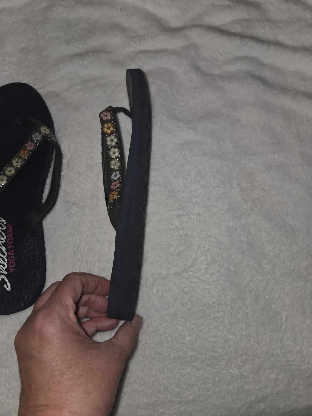 Skechers Black Floral-Accent Yoga Foam Flip Flops - Picture 5 of 5